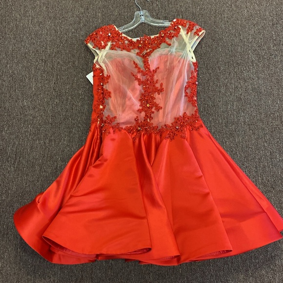 Little red dress - Picture 3 of 4